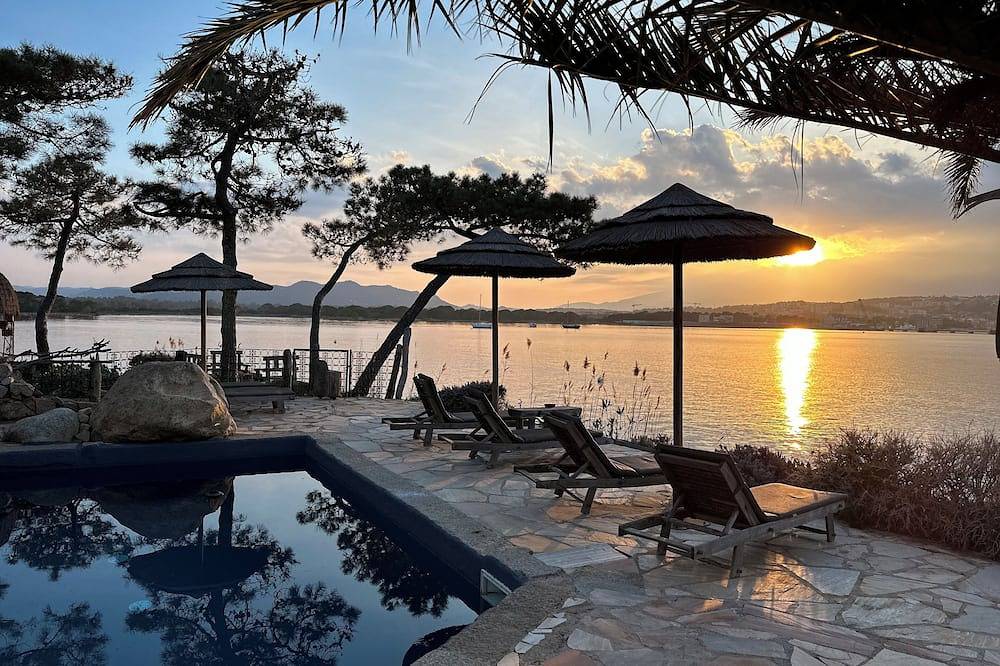 Résidence Maranatha, pieds dans l'eau à Porto Vecchio, villa 2 chambres in Porto-Vecchio, France