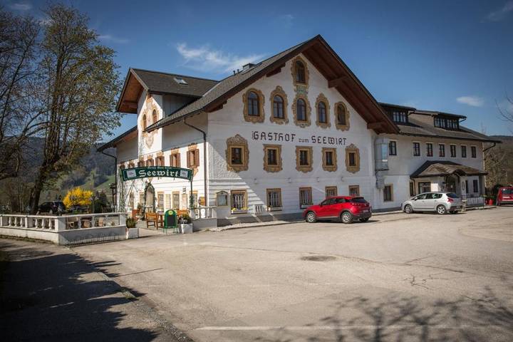 Hotel, mit Terrasse und Garten in Irrsee
