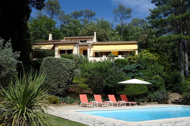 Gîte pour 8 personnes, avec piscine à Brignoles