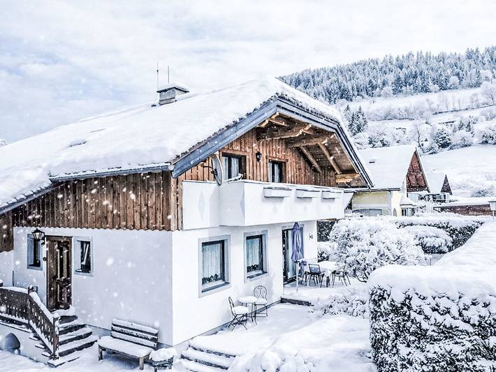 Ferienwohnung für 5 Personen, mit Balkon und Garten sowie Ausblick in Öblarn