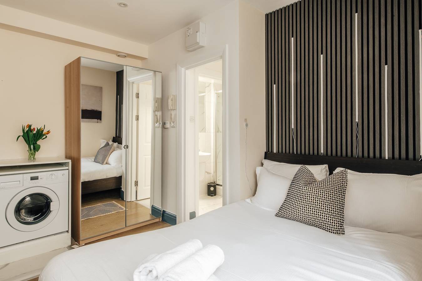 Entire apartment, Modern Kensington Studio in Kensington and Chelsea, London