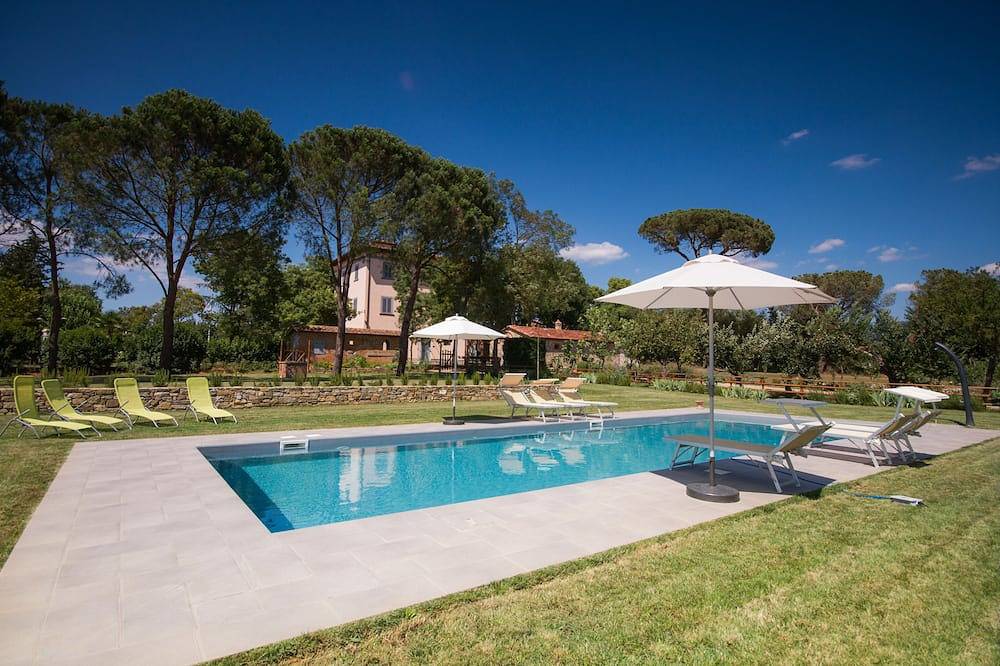 Villa with private pool, 7bedrooms, in Tuscan country between Cortona and Arezzo in Arezzo, Arezzo Province