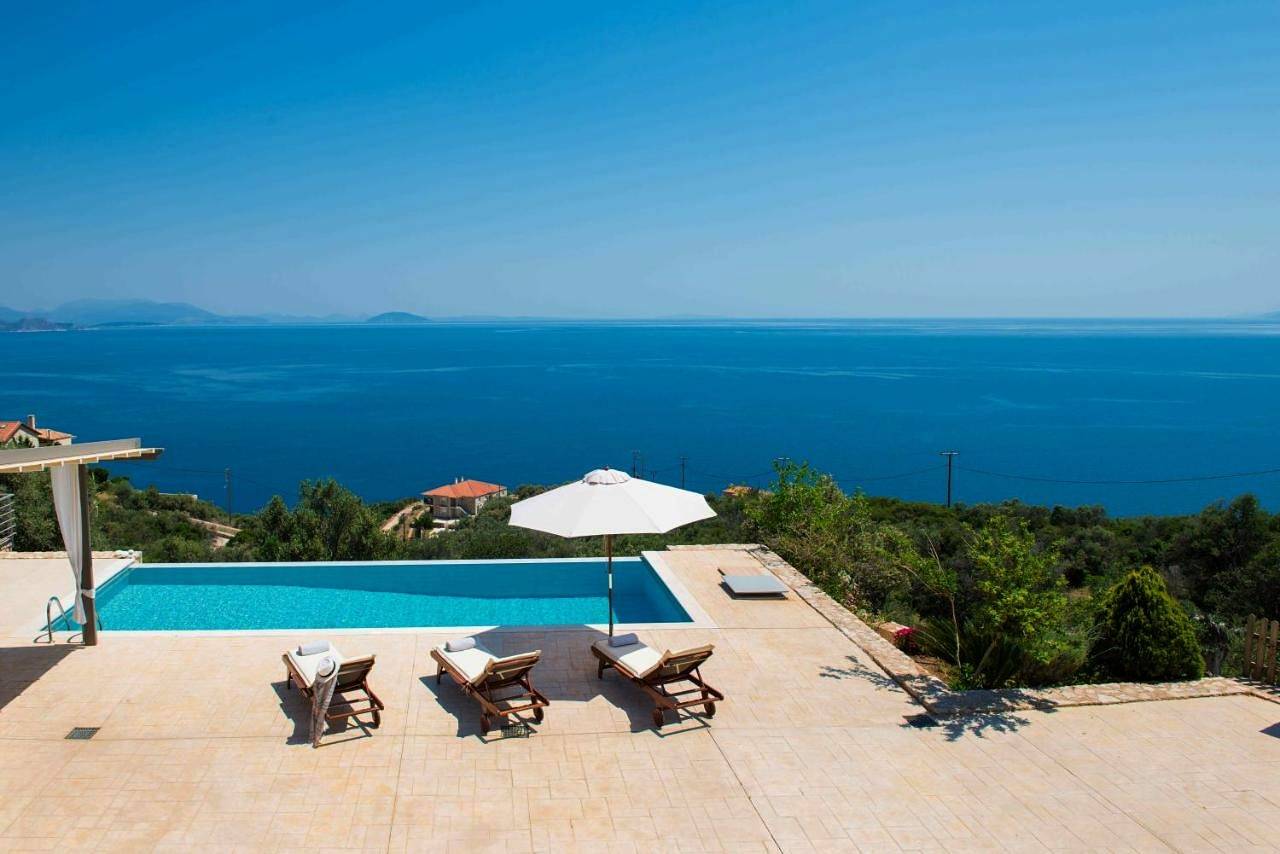 Superior Villa in Xiropigado, Kinuria
