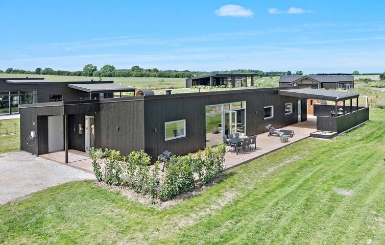 Ferienhaus für 12 Personen, mit Sauna und Terrasse sowie Garten