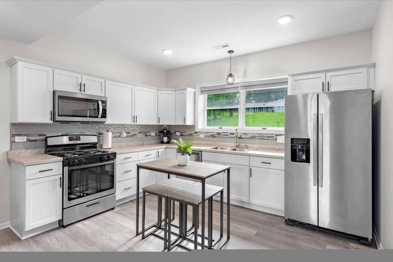 King bed | Crystal Lake | Mchenry | Cary | Cozy in Condado de McHenry