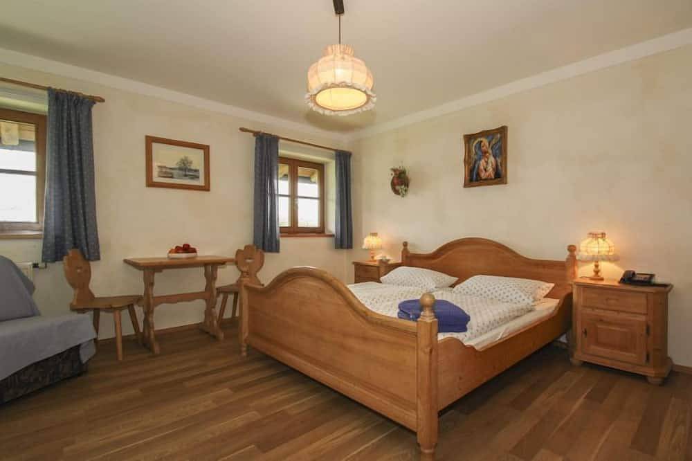 Ganze Wohnung, Ferienwohnung Regina, 2 Schlafzimmer, 2 Duschen, 4 Betten u. Kinderbetten, 55 qm in Kirchanschöring, Rupertiwinkel