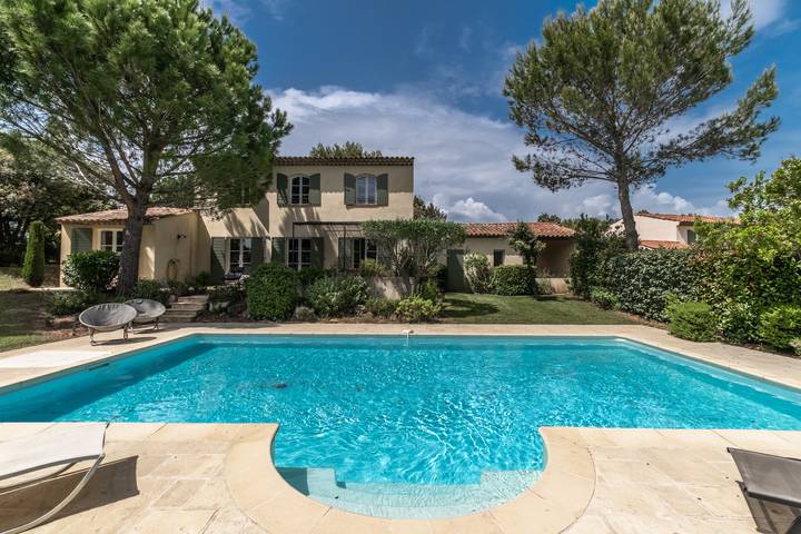 Location de vacances pour 8 personnes, avec jardin et jacuzzi à La Motte