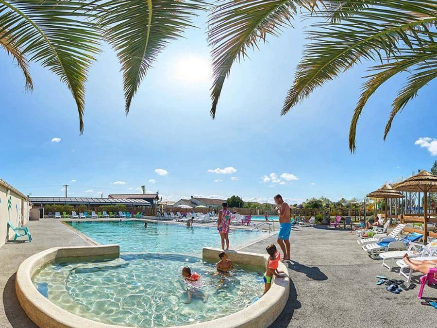 Camping La Dive - Mobilhome 4 personnes - Gamme Loisirs in Saint-Michel-en-l'Herm, Fontenay-le-Comte