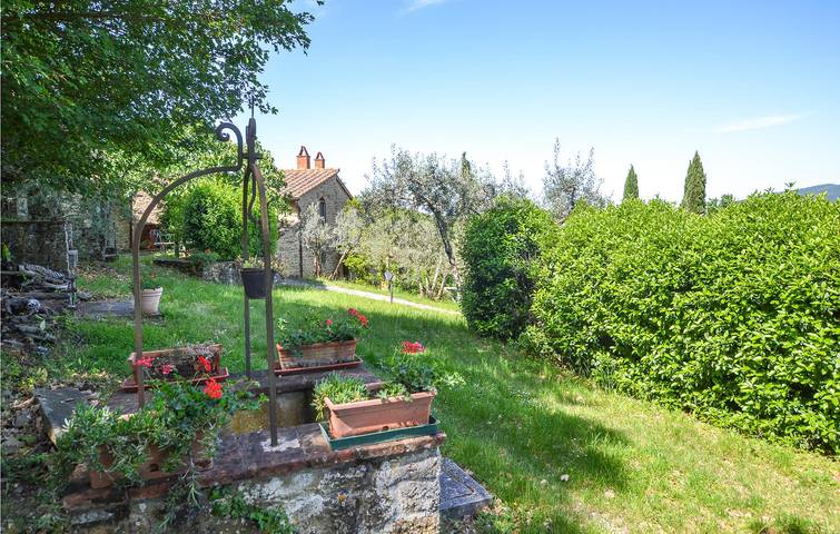 Poolside Paradise: Stylish Rental 1km from Polvano in Castiglion Fiorentino, Arezzo Province