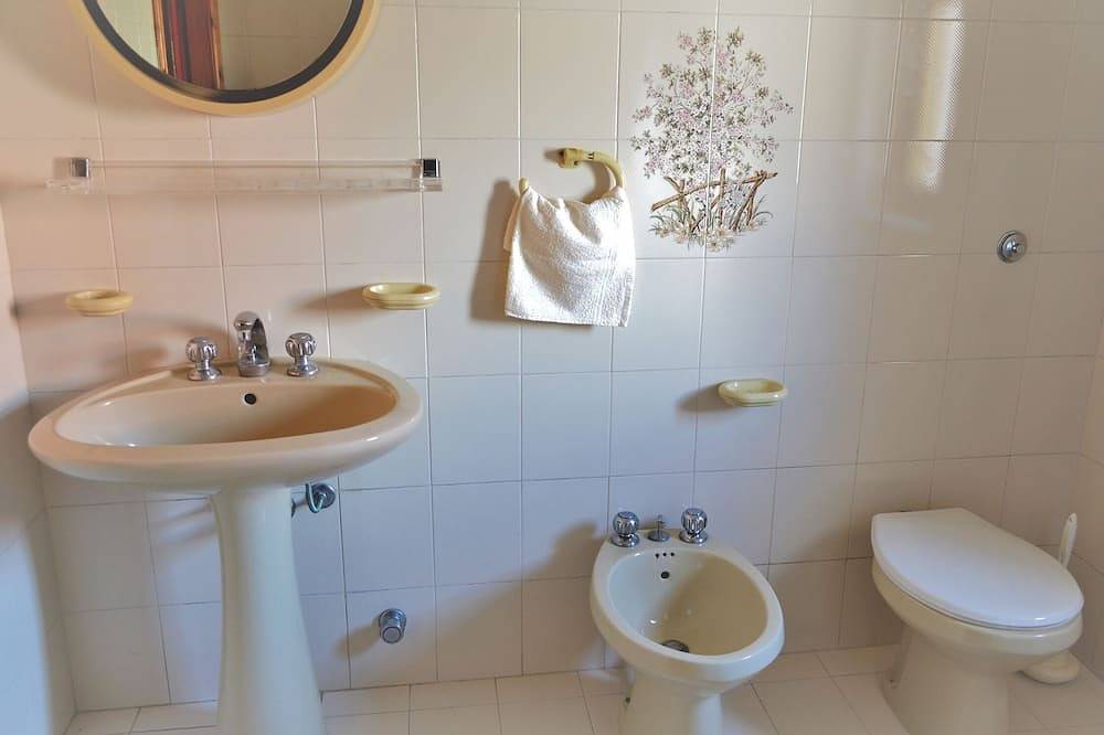 Ganze Wohnung, Onde Blu Apartment N2 with Balcony in Le Castella, Crotone Provinz