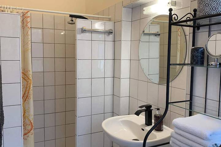 Ganze Wohnung, Villa Warzenburg, Fewo-3 mit Blick auf die Kurpromenade. Urlaub mit Hund. in Friedrichroda, Rennsteig