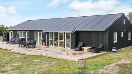 Ferienhaus für 9 Personen, mit Sauna und Pool sowie Whirlpool und Terrasse in Bratten