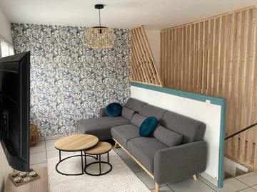 Location de vacances pour 8 personnes, avec jardin à Jaunay-Clan