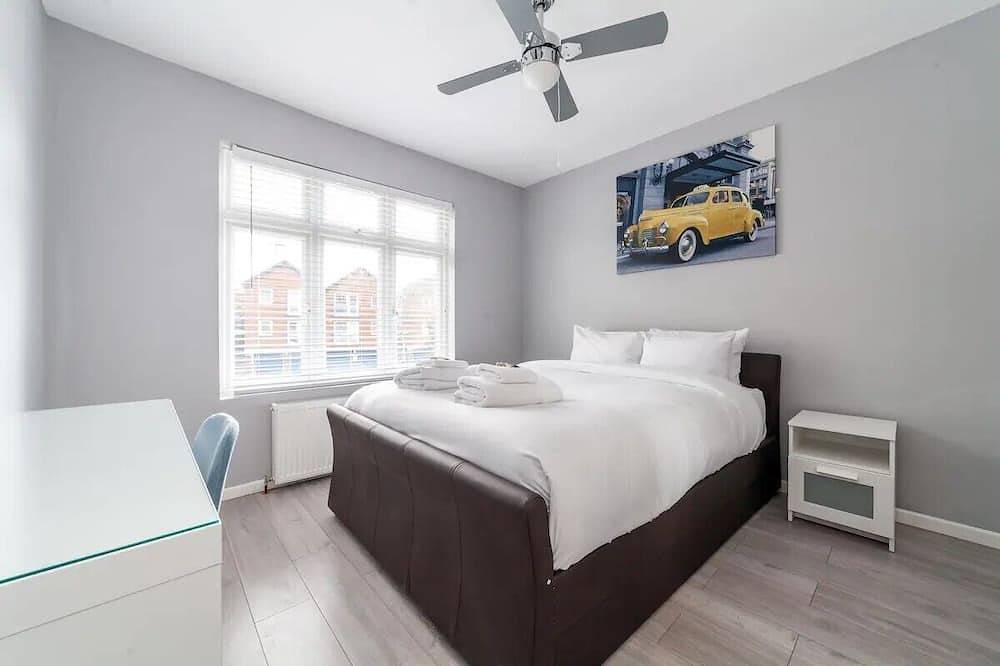 Beautiful 4 Bedrooms House in Croydon, London
