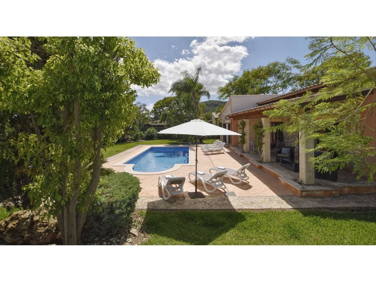 Moderne Villa in Pinienwäldern in Crestatx, Sa Pobla