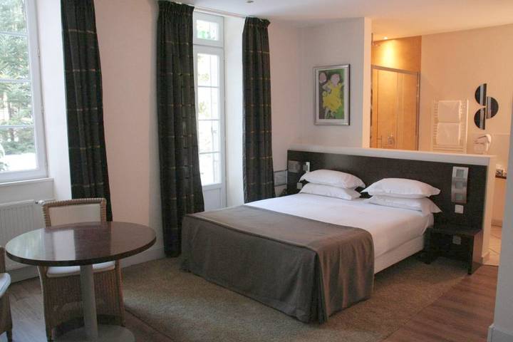 Hôtel pour 2 personnes, avec Terrasse ainsi que Jardin et Vue à Aubusson - 3