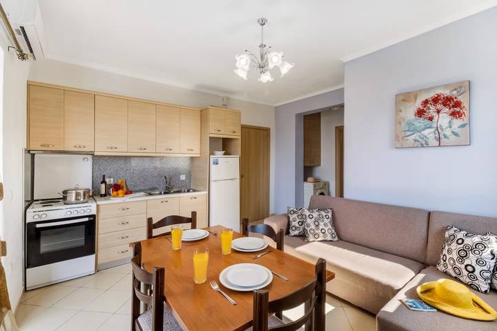 Entire apartment, Gkountis Deluxe Apartment: Sea View, Shared Pool & Wi-Fi in Greece