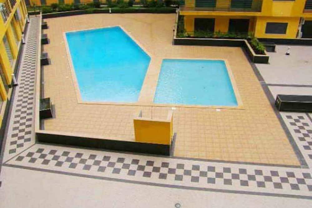 Apartamento entero, Apartamento de lujo de dos dormitorios con vista a la piscina junto a la playa in Armação de Pêra (costa), Distrito de Faro