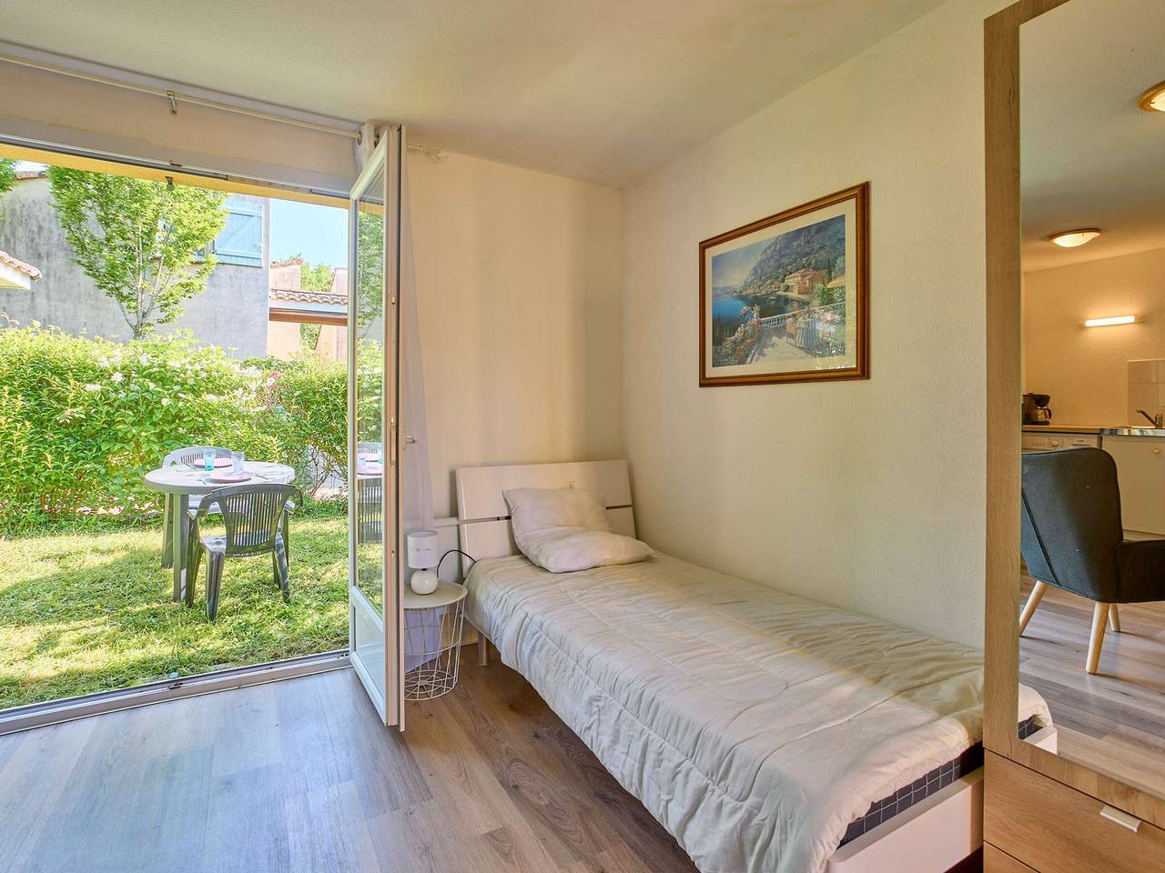 Studio entier, Studio moderne avec terrasse et wifi in Cazaubon, Gers