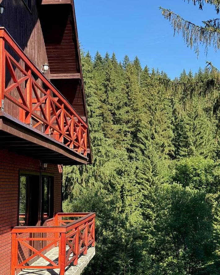 Gîte pour 8 personnes, avec Balcon et Jacuzzi ainsi que Terrasse et Jardin