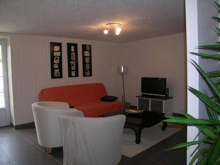 Location de vacances pour 6 personnes, avec jardin à Magné - 2