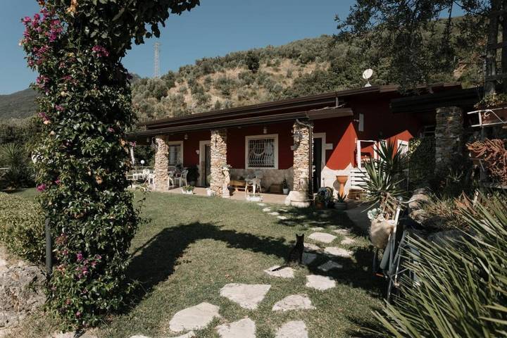 Casa vacanza per 6 persone, con Terrazza e Giardino nonché Piscina e Panorama a Campagna