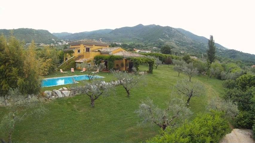 Chambre d’hôte pour 3 personnes, avec Terrasse ainsi que Jardin et Piscine dans Sant Elia Fiumerapido