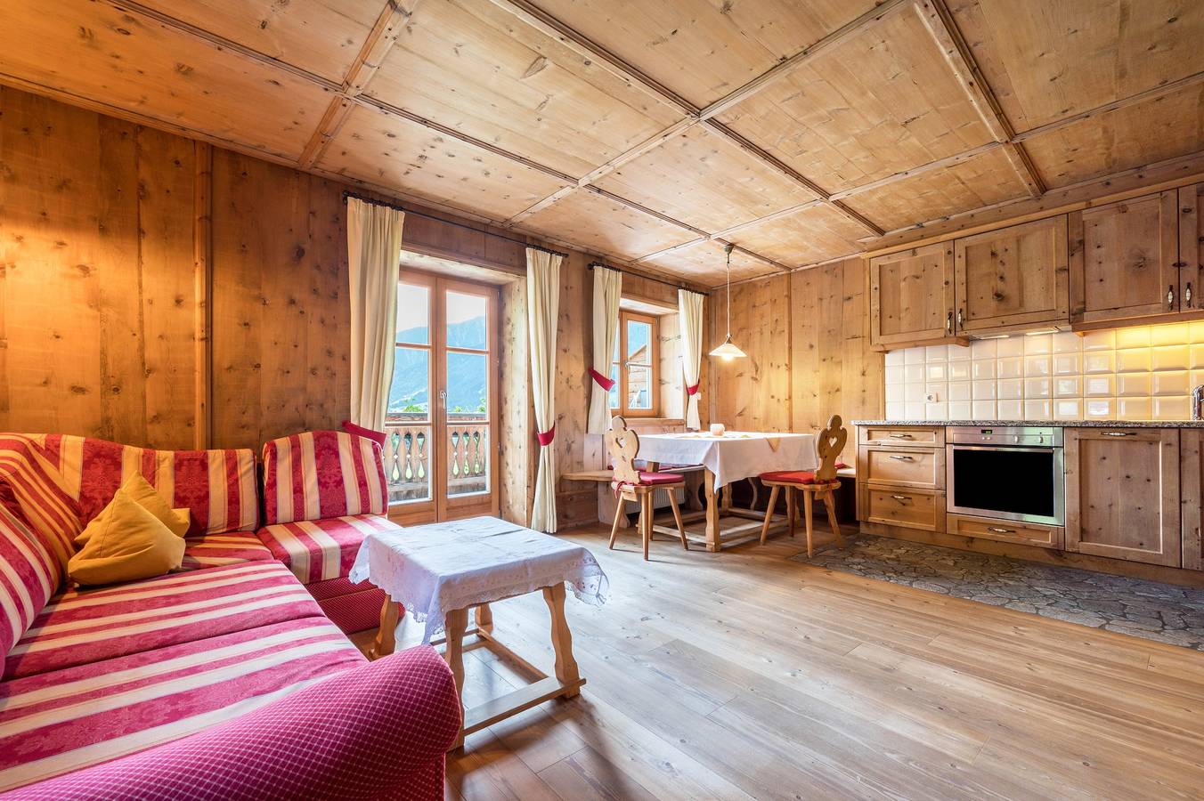 Ganze Wohnung, Ferienwohnung 'Mitterbruggehof Alpenrose' mit Bergblick, Gemeinschaftsgarten und Wlan in Antholz, Rasen-Antholz