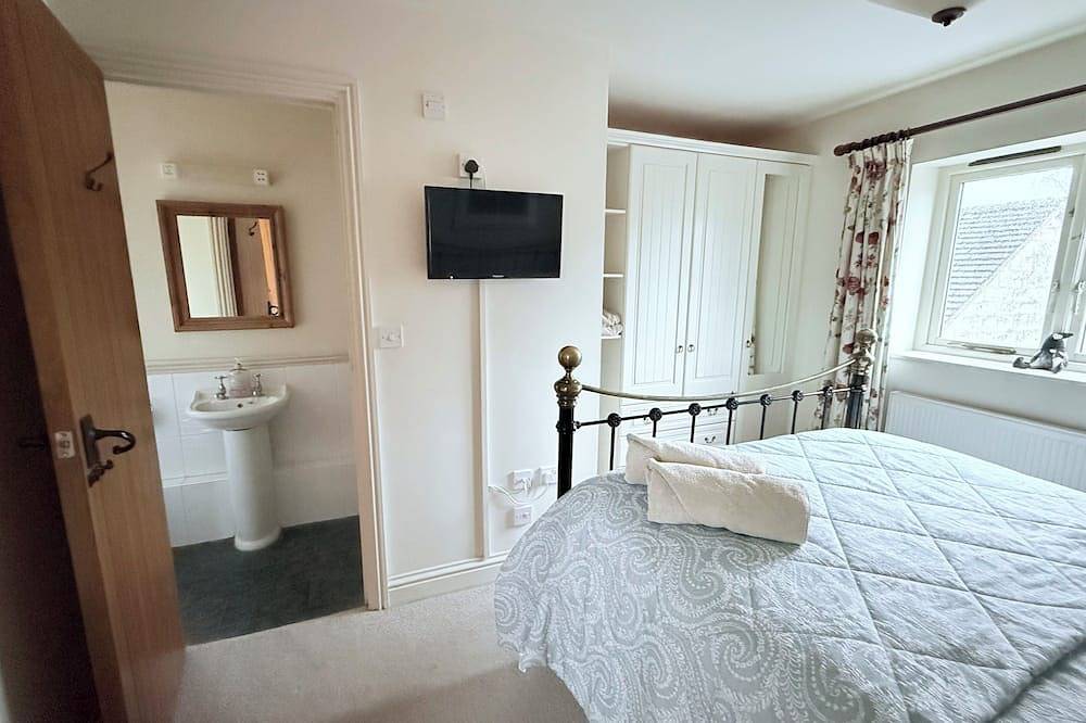 4 Star Cotswold Stone Cottage in Winchcombe, Gloucestershire