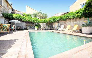 Gîte pour 12 personnes, avec piscine et terrasse à Villelongue-de-la-Salanque