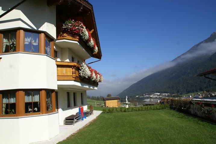 Ferienwohnung für 6 Personen, mit Terrasse und Garten sowie Sauna und Ausblick in Neustift im Stubaital - 2