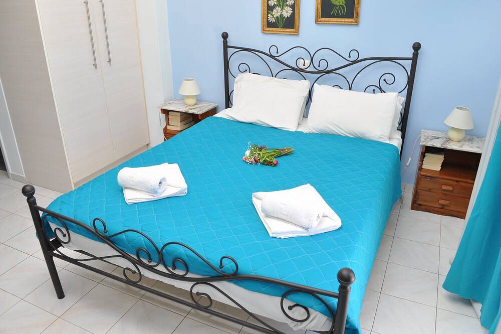Entire apartment, Polymnia I - Ground Floor Studio No.3 in Lassi, Argostoli