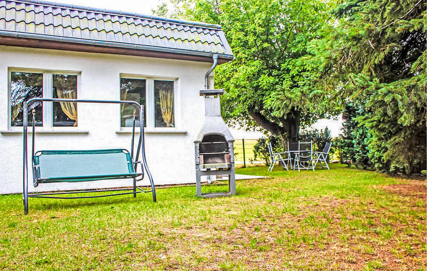 Ganze Ferienwohnung, Strandnahe Unterkunft mit Terrasse und Parkplatz - 800 m zum Strand in Sommersdorf, Kummerower See