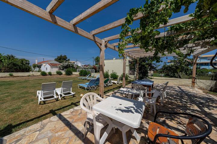 Gîte pour 4 personnes, avec Balcon et Jardin dans Acharavi - 2