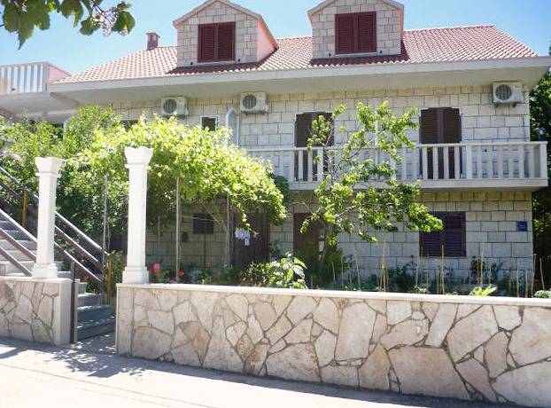 Ganze Wohnung, 2-Zimmer-Ferienwohnung mit Terrasse Povlja, Brac A-2922-d in Povlja, Brac