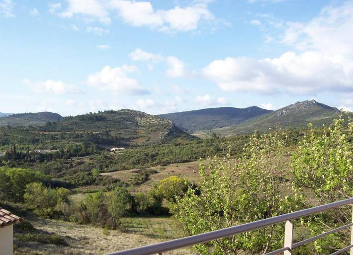 Location de vacances pour 4 personnes, avec vue et jardin ainsi que piscine et terrasse à Durban-Corbières - 3