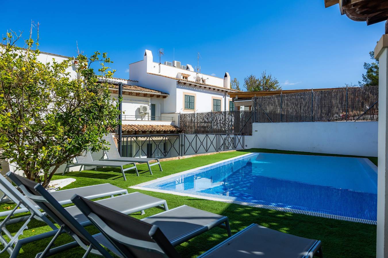 Villa 'Ca Nostra' con vista sulle montagne, Wi-Fi e aria condizionata in Port d'Andratx, Andratx