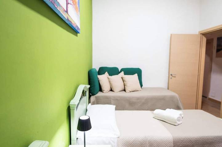 Home Joséphine, a stone's throw from the Palace, Garden,parking,Kitchen, in Caserta, Caserta Province