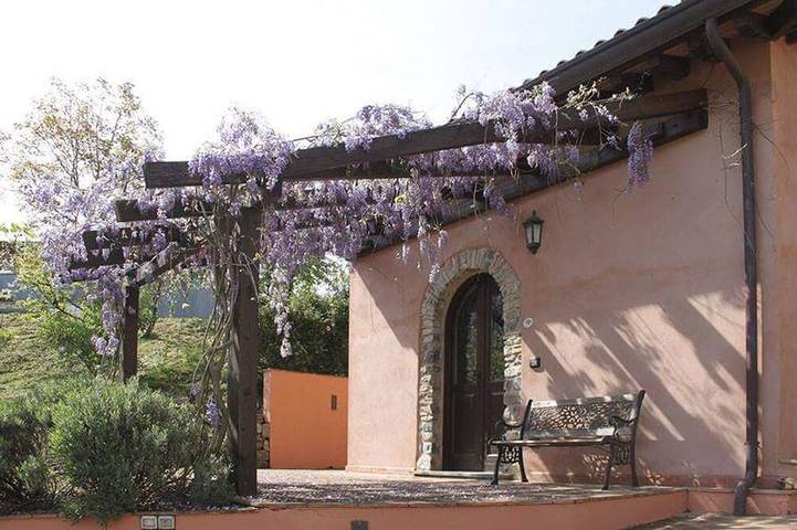 Agriturismo per 4 persone, con giardino e piscina in Fivizzano