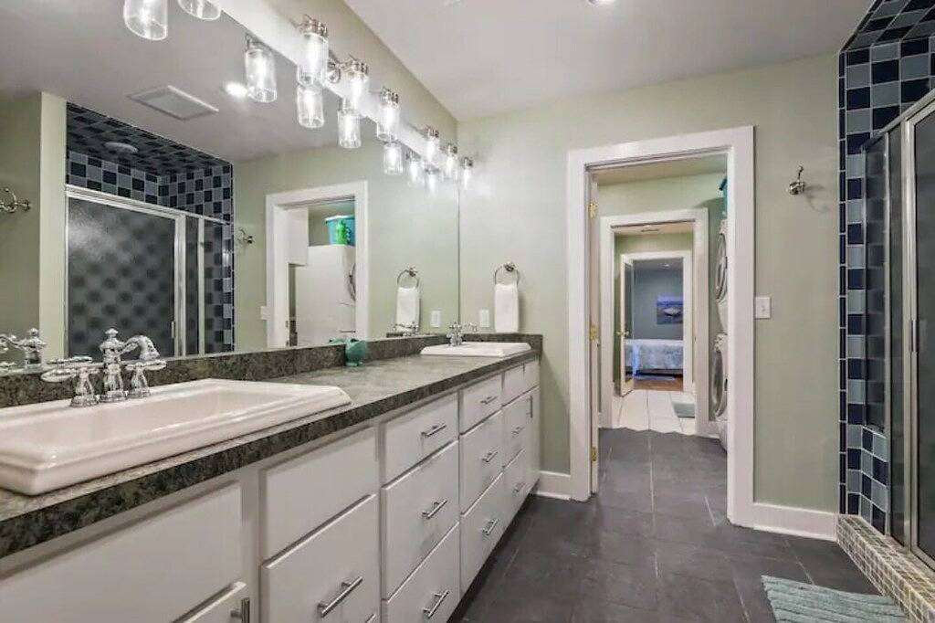 Hidden Gem near the Beach and Downtown-Guest House only in Gulfport, Harrison County