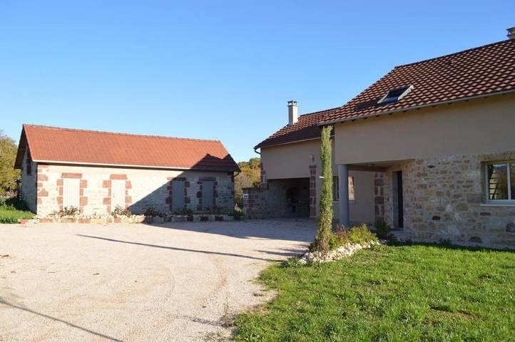 Location de vacances pour 14 personnes, avec jardin et piscine, animaux acceptés dans Village de Collonges la Rouge - 3