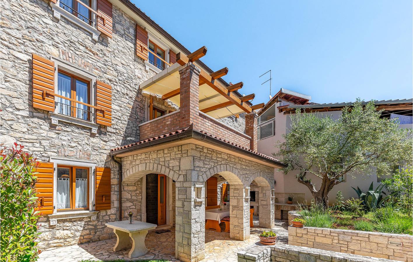 Ferienhaus für 10 Personen mit Terrasse in Medulin Stadt, Medulin