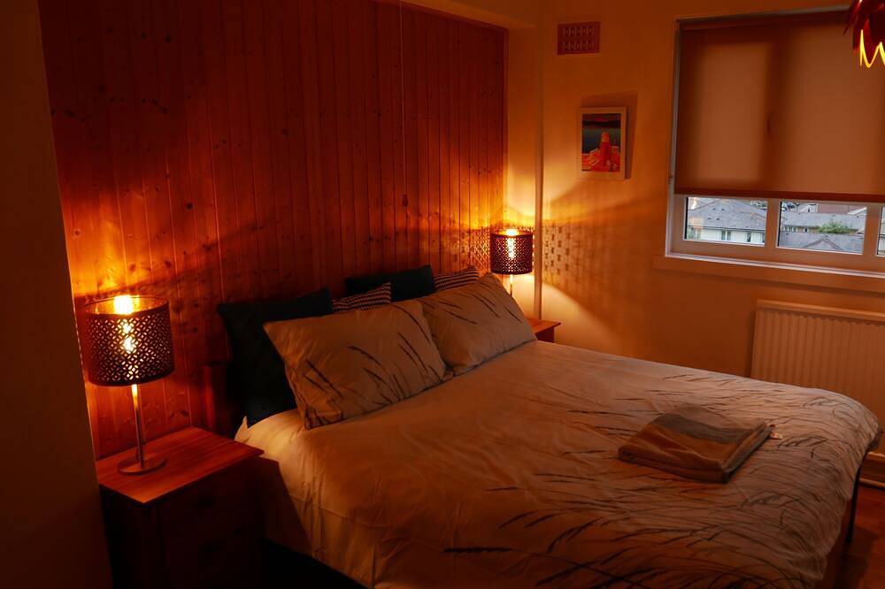 Superior double room with view over north London in Hackney, Londres