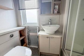 Static Caravan for 6 People in Waveney District, Suffolk, Photo 4