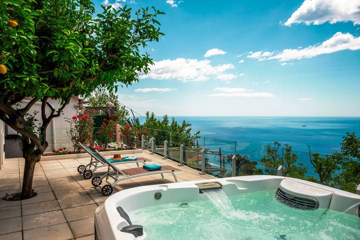 Ferienhaus für 2 Personen, mit Garten und Balkon sowie Whirlpool - 1