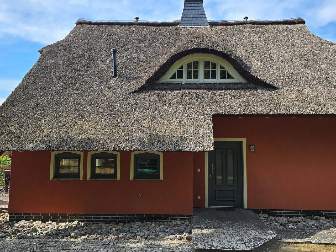 Reetgedecktes Ferienhaus Seeblick mit Kamin - Ferienhaus mit Kamin in Stubbenfelde, Loddin