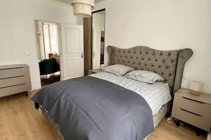 Appartement entier, Appartement de luxe avec fresque in Fontainebleau, Seine-et-Marne