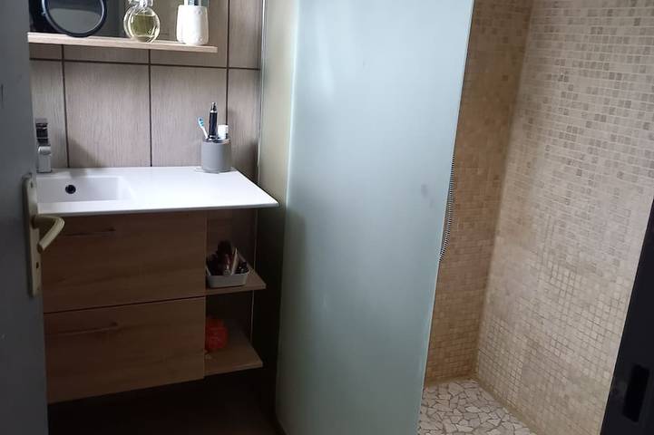 Gîte pour 5 personnes, avec terrasse à Le Pontet - 4