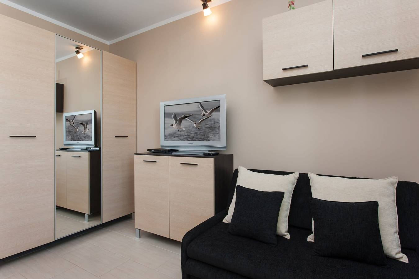 Ganzes Studio, Chełmońskiego 11 Świnoujście | Beige Studio in City Center in Swinemünde, Stettiner Haff