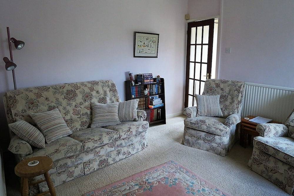 Double Ensuite with Shower at Cae y Rhedyn Annexe in Llangynidr, Brecon Beacons